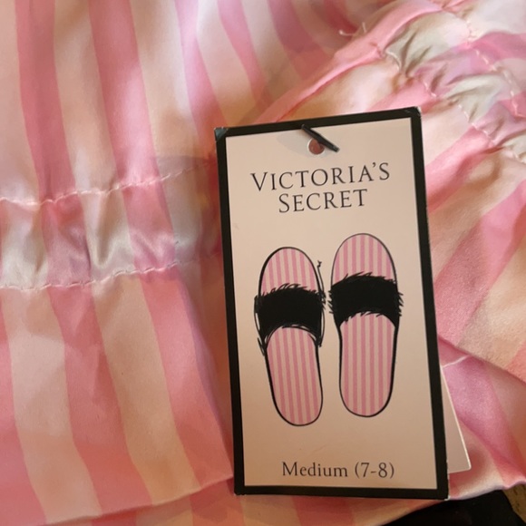 Victoria’s Secret Slippers NWT - Picture 2 of 2